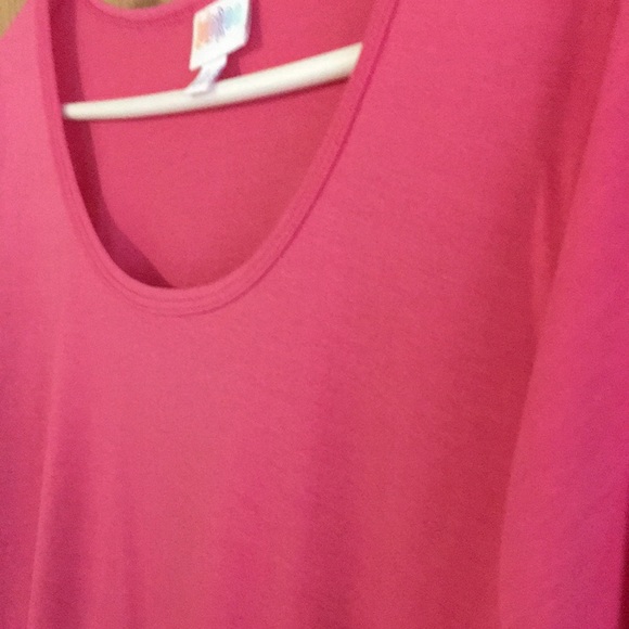 NWT LuLaRoe Lynnae Top - Picture 3 of 3